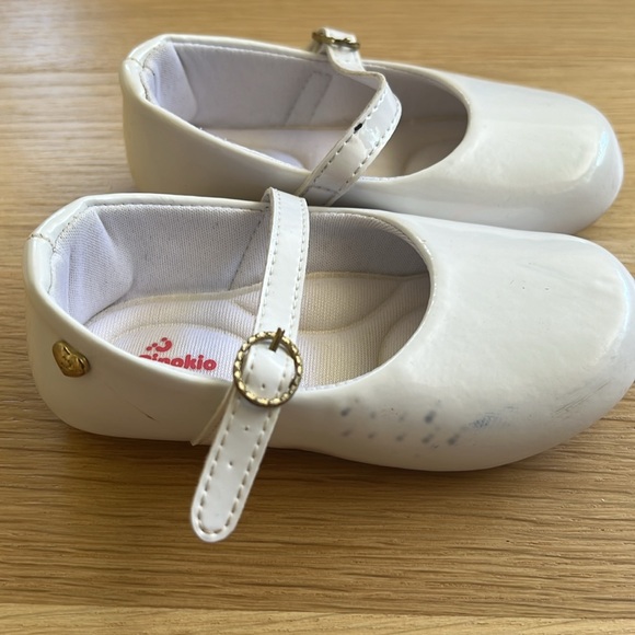 Pinokio White Patent Mary Janes Size 23 EUR/21 BRA - Picture 5 of 9